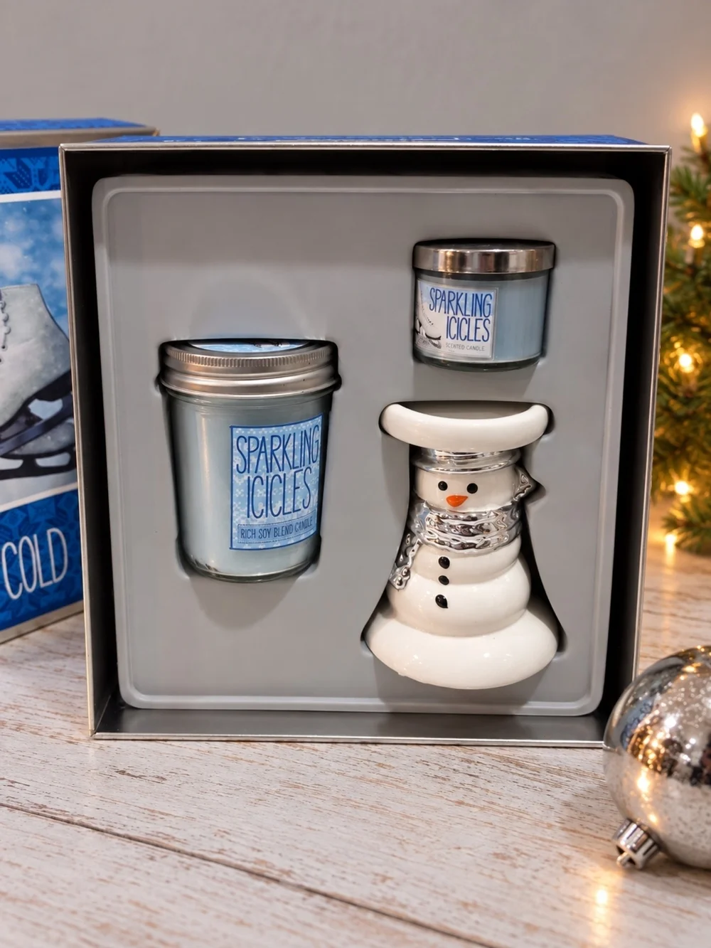 Retired 2013 Bath And Body Works Baby It’s Cold Outside Tin With Candles &holder